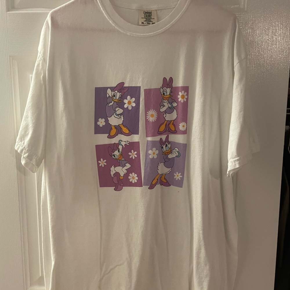 Daisy Duck tee